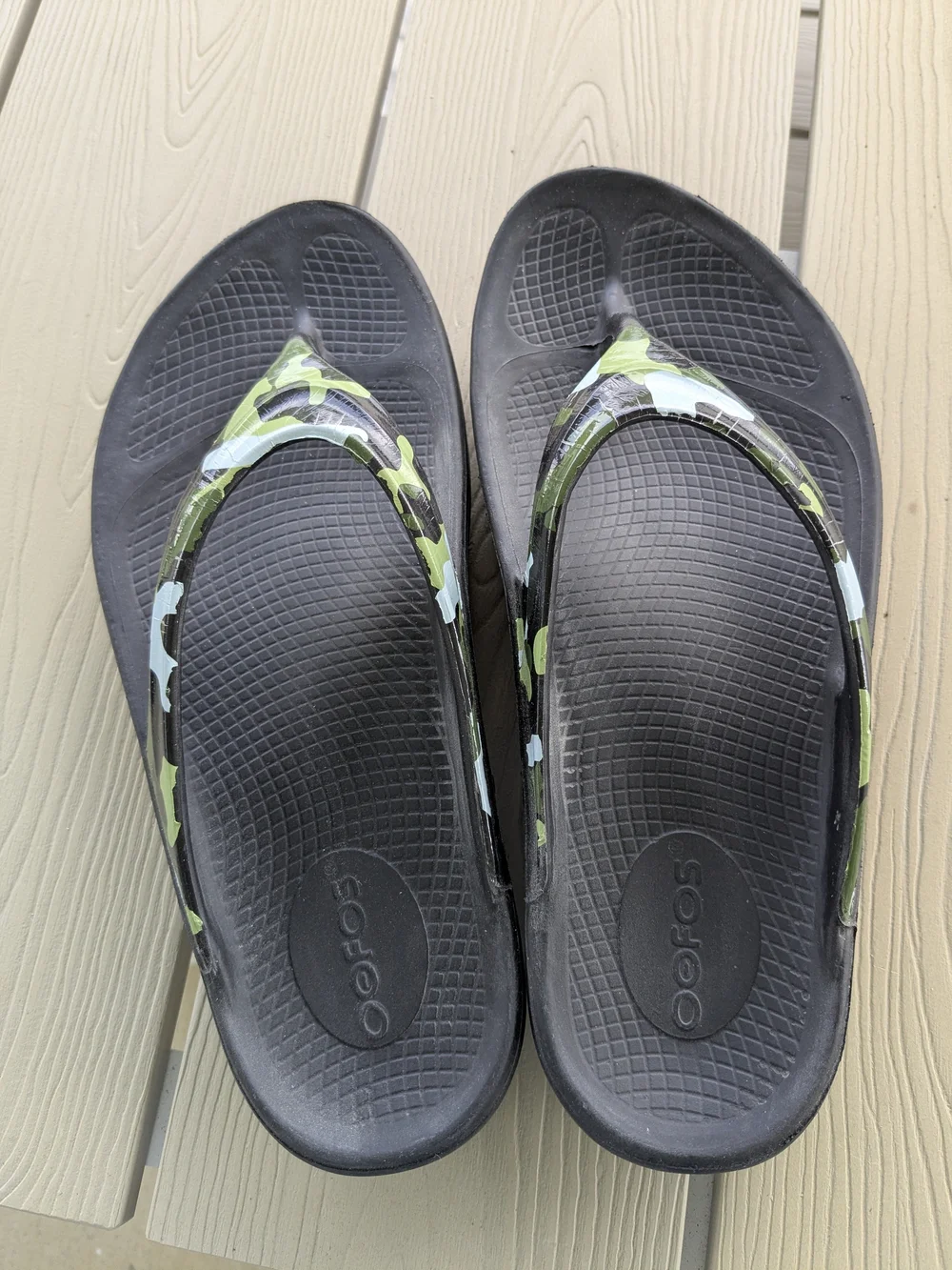 OOFOS Women's Recovery Sandals Green Camouflage Trim